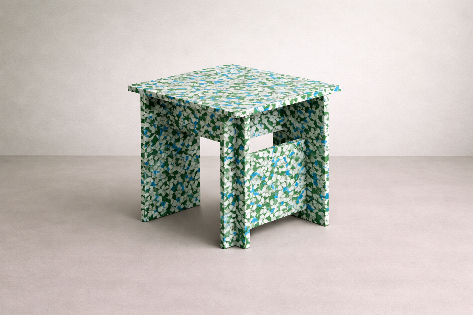 Meuble Another PlastiK en plastique recyclé — prototype 1